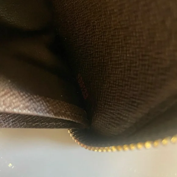 Louis Vuitton Zippy Wallet - Picture 11 of 11